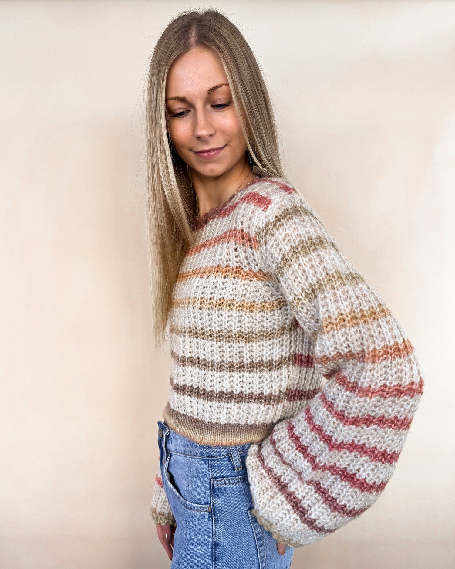 Gradation Stripe Crop Sweater - Multi