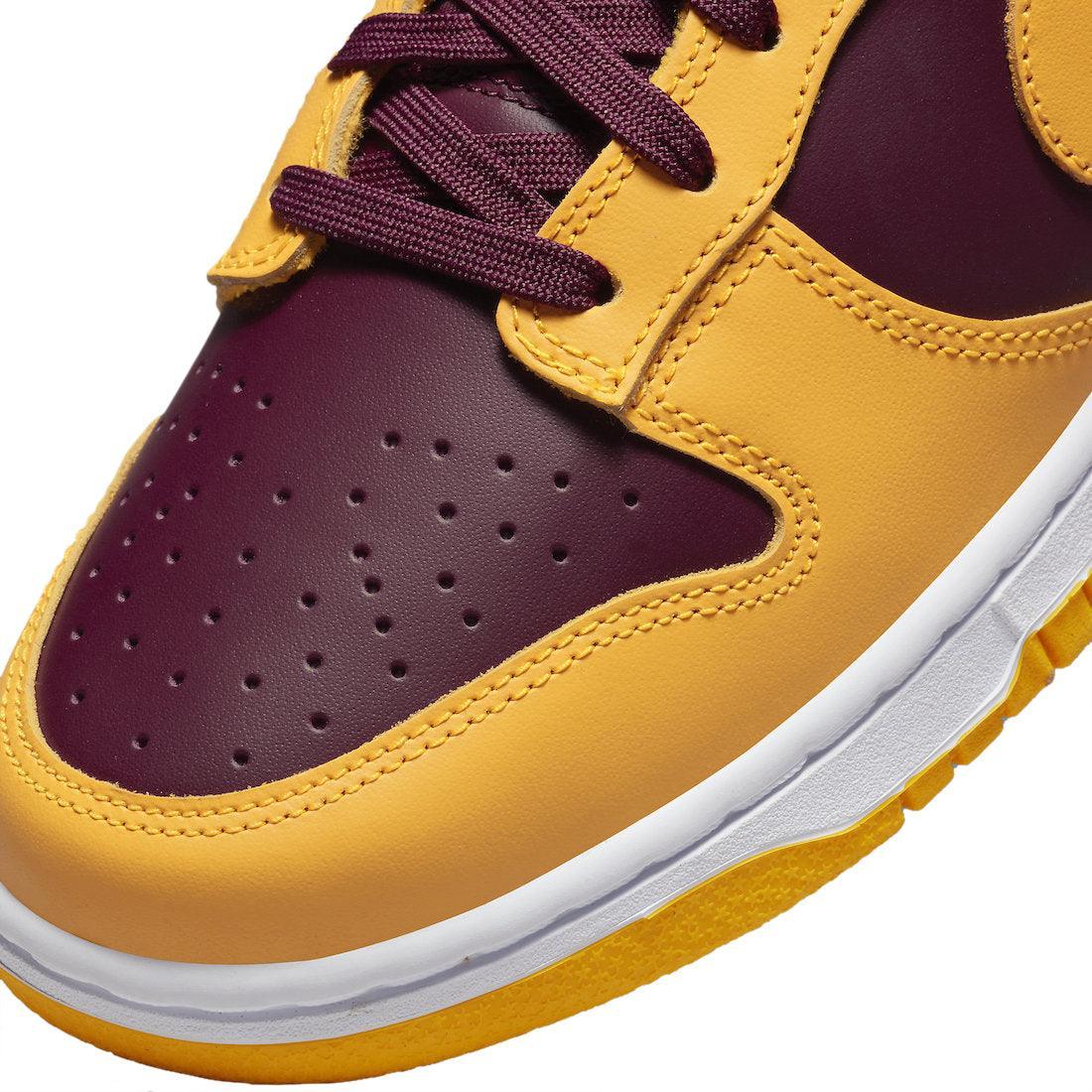 Nike Dunk Low &