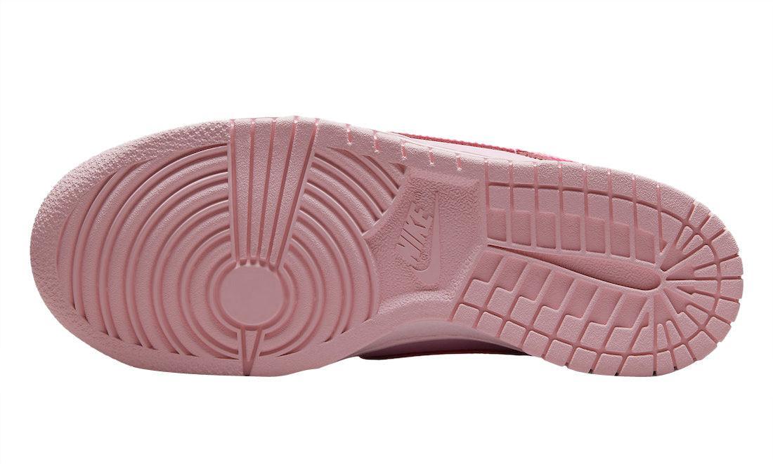 Nike Dunk Low &