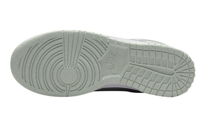 Nike Dunk Low &