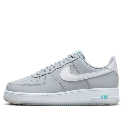 Nike Air Force 1 &