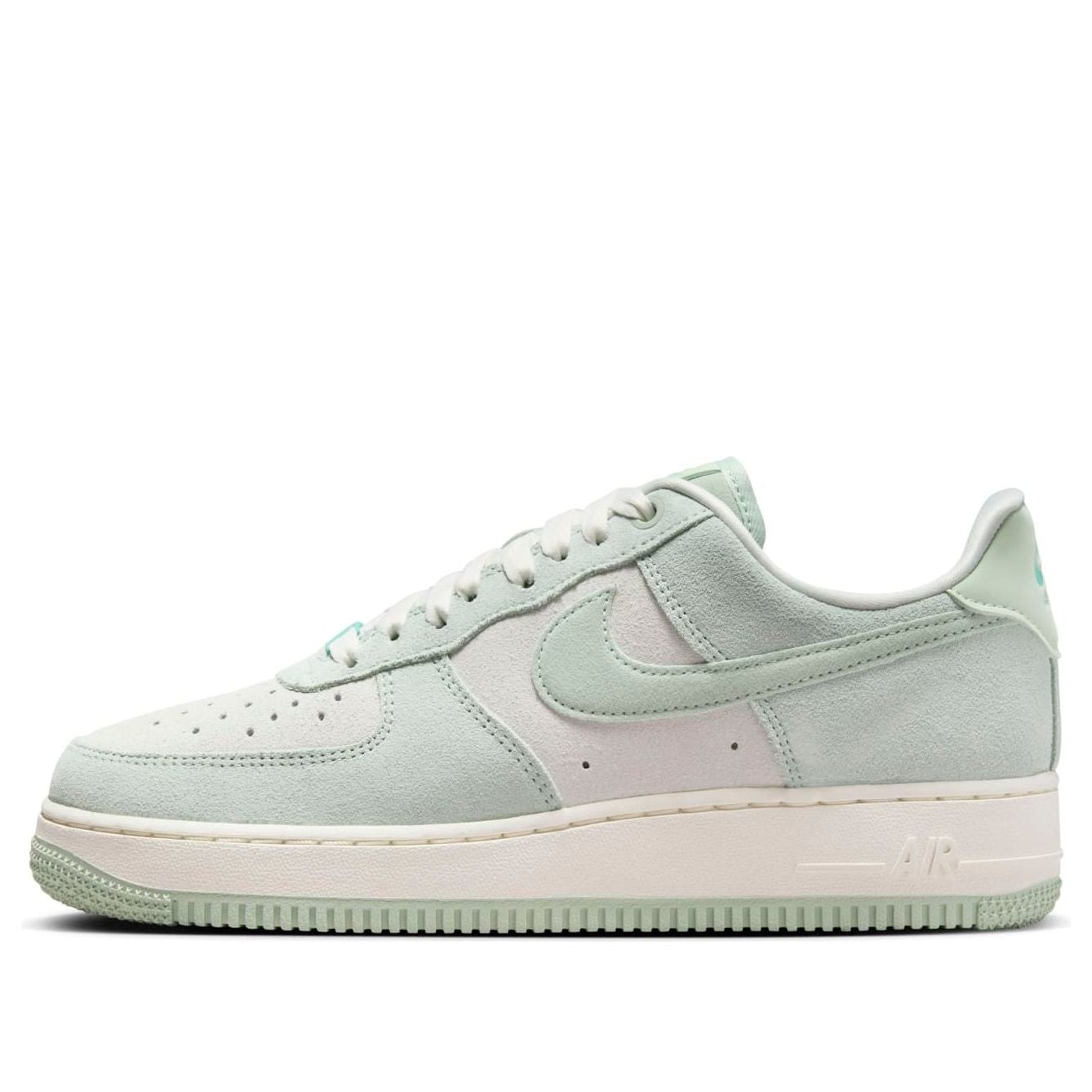 Nike Air Force 1 &