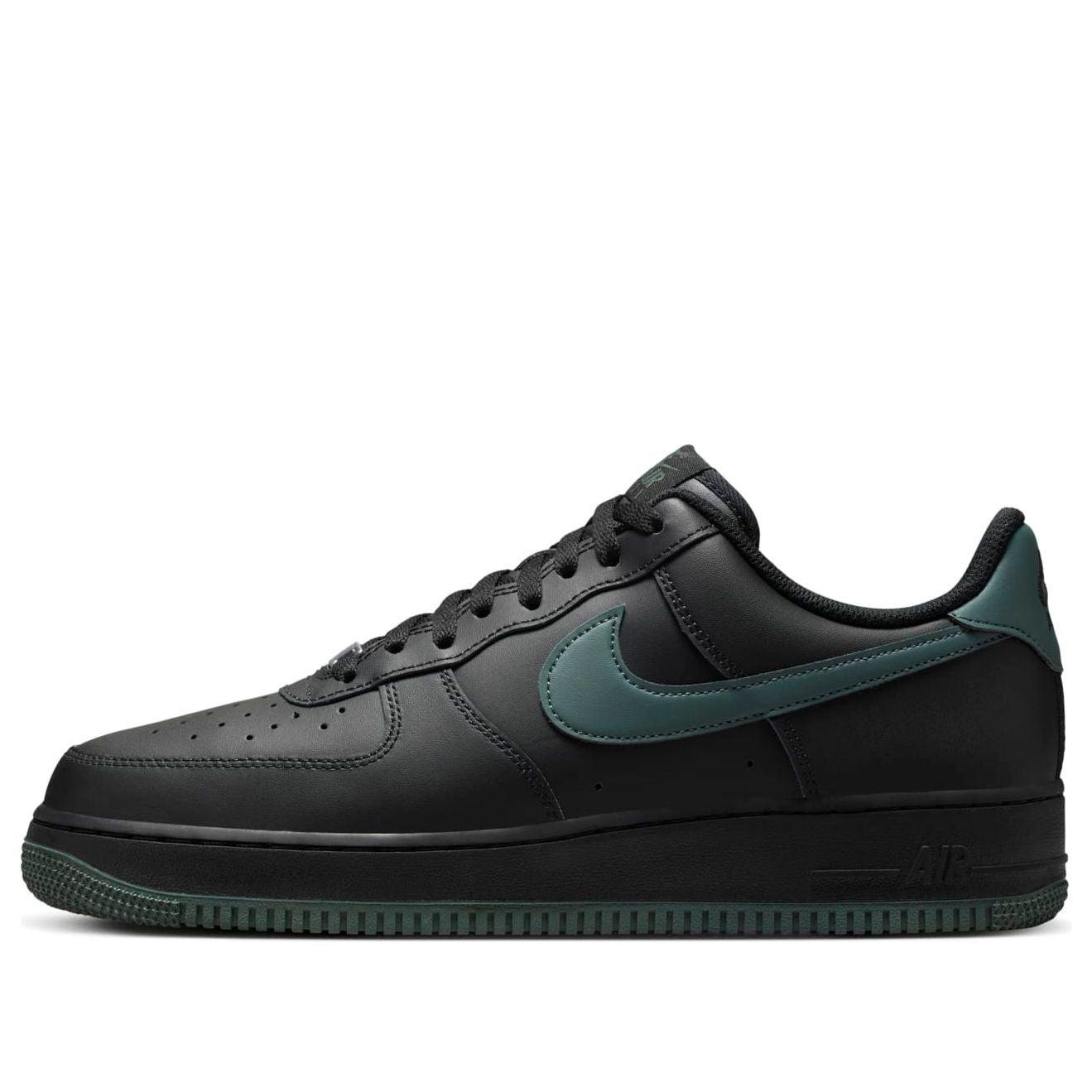 Nike Air Force 1 Low &