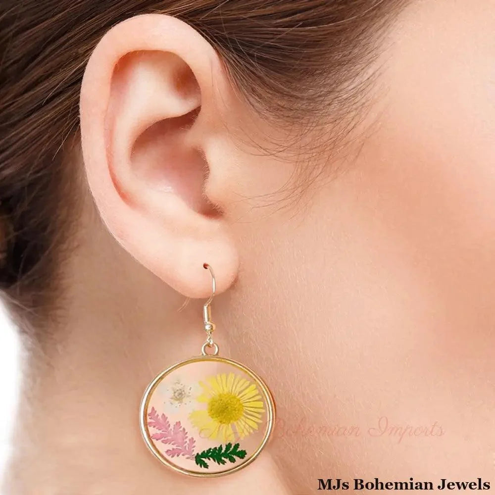 Round Gold Dried Flower Earrings