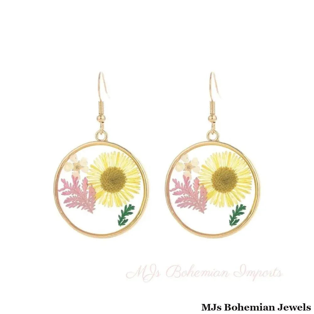 Round Gold Dried Flower Earrings