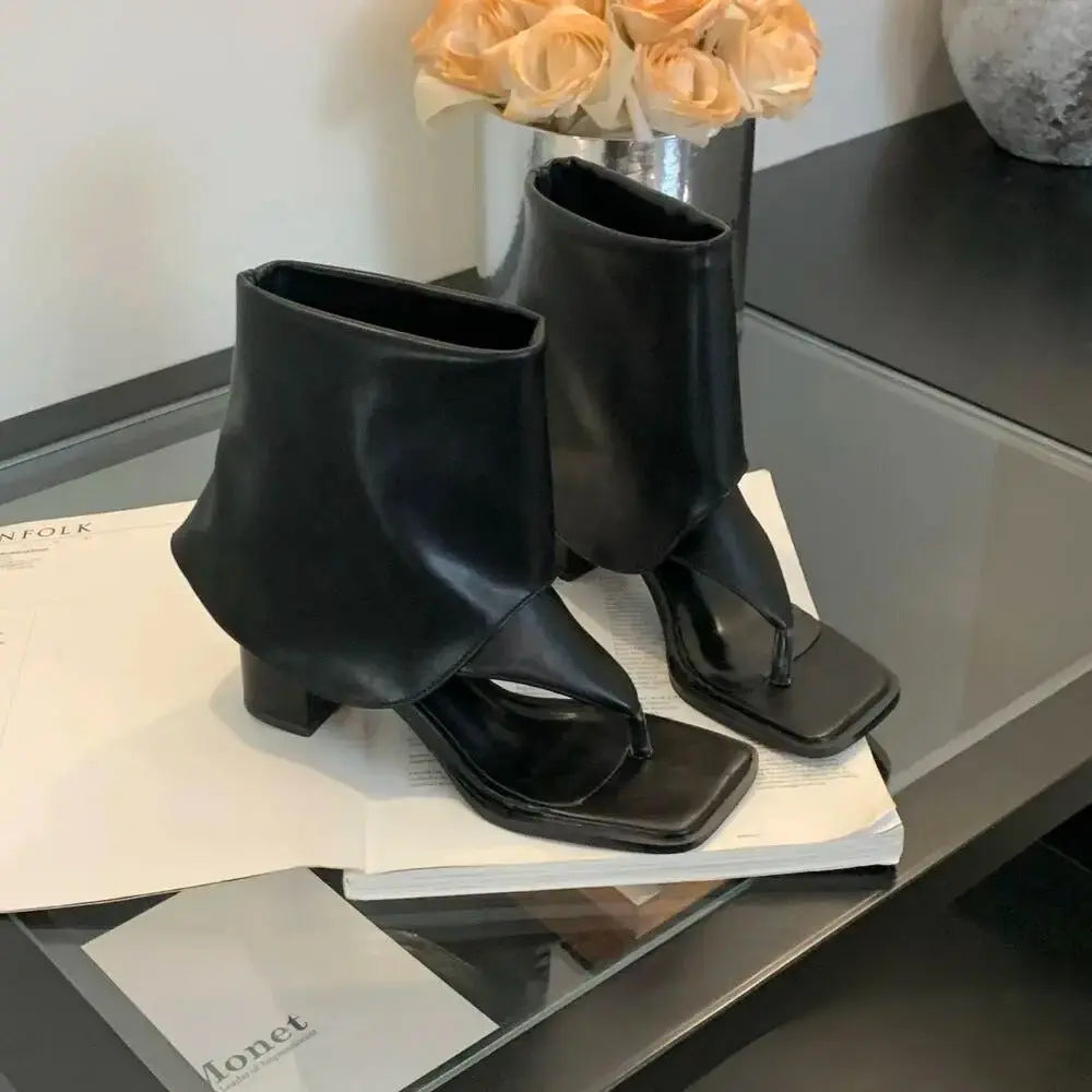 Black open-toe thong sandals with chunky heels and herringbone pattern, stylish summer footwear for women in large sizes.