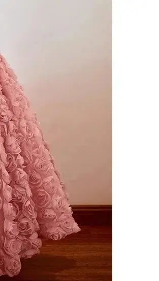 Pink children's dress for girls, shiny and elegant, suitable for birthday parties, banquets, or piano performances.