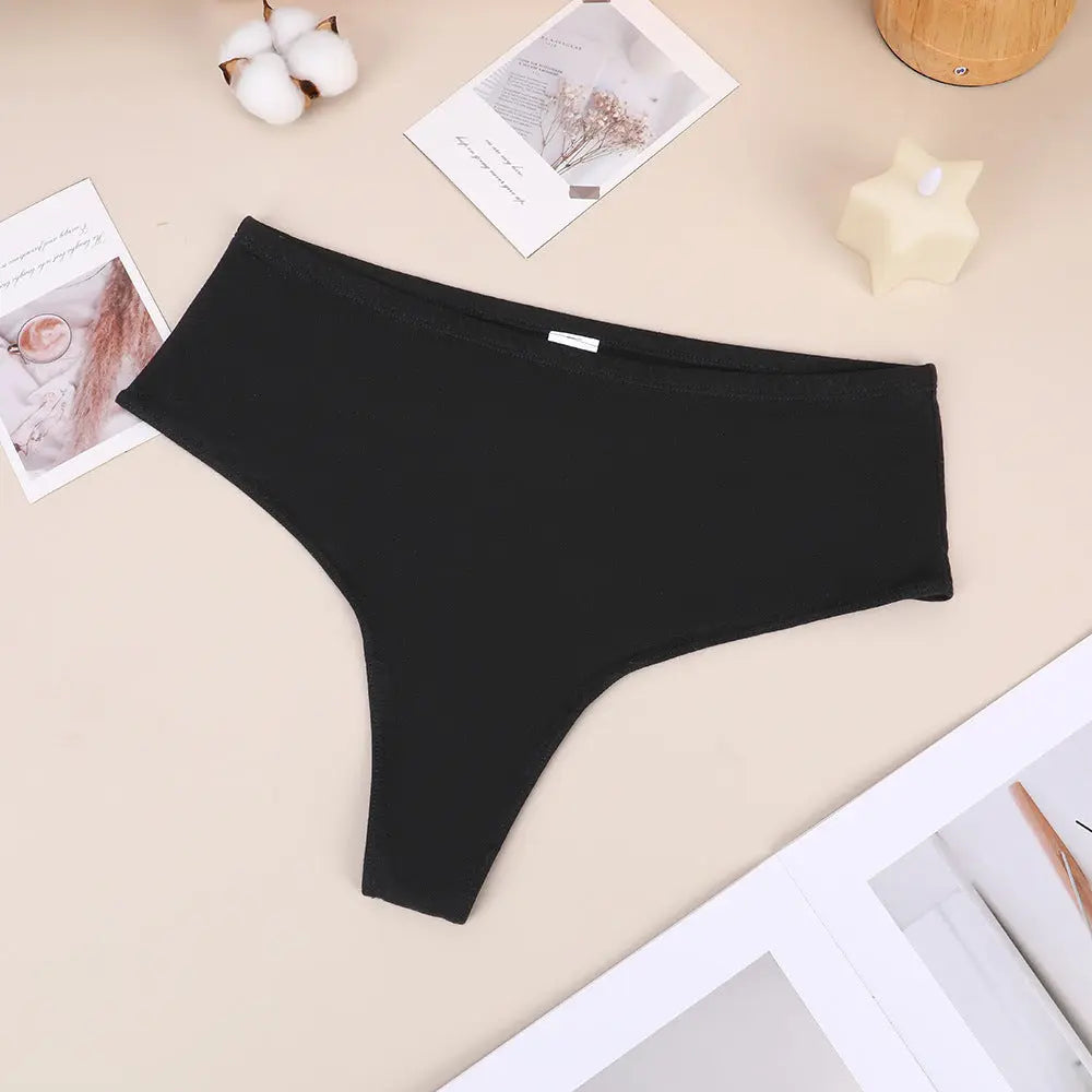 Black high-waist cotton thong with high split and elastic waistband, comfortable and invisible, ideal for all-day wear.