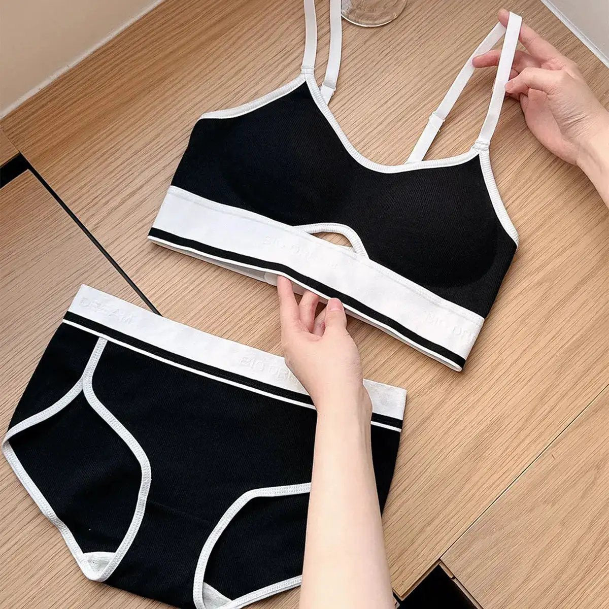 French Triangle Cup Traceless Sports Underwear Women&