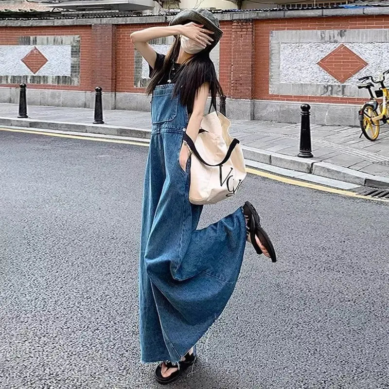Blue denim suspender dress for women, loose fit, long style, autumn 2026 new fashion, designed for tall women.