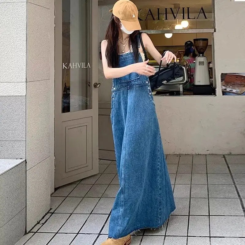 Blue denim suspender dress for women, loose fit, long style, suitable for tall women, featuring a slimming and age-reducing design.