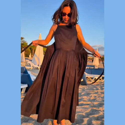 Elegant women's sleeveless pleated lace-up dress with square neck, high waist, and spaghetti straps, suitable for daily wear and dates.