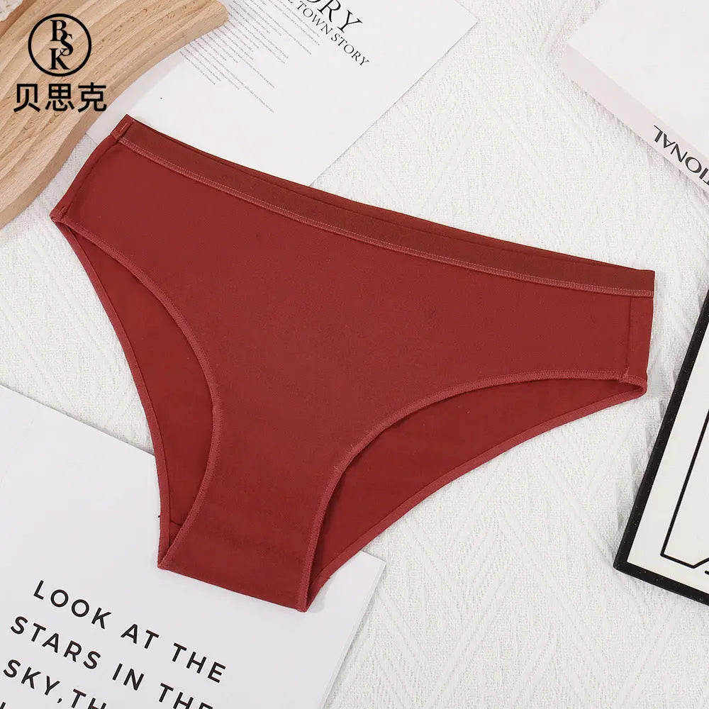 Blue European and American large size low-waist women's underwear made of pure cotton with antibacterial and butt-lifting features.