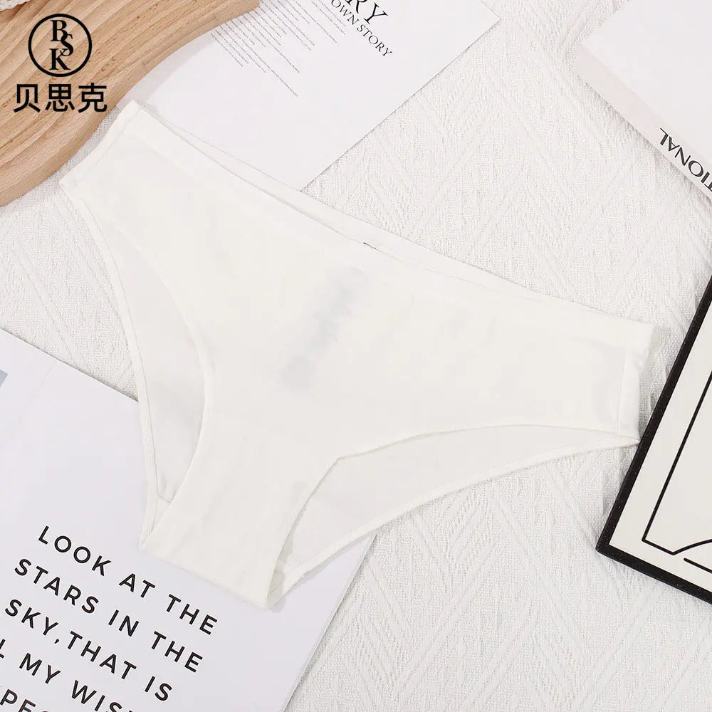 European and American large size low-waist women's underwear in blue, pure cotton, antibacterial, and butt-lifting design.