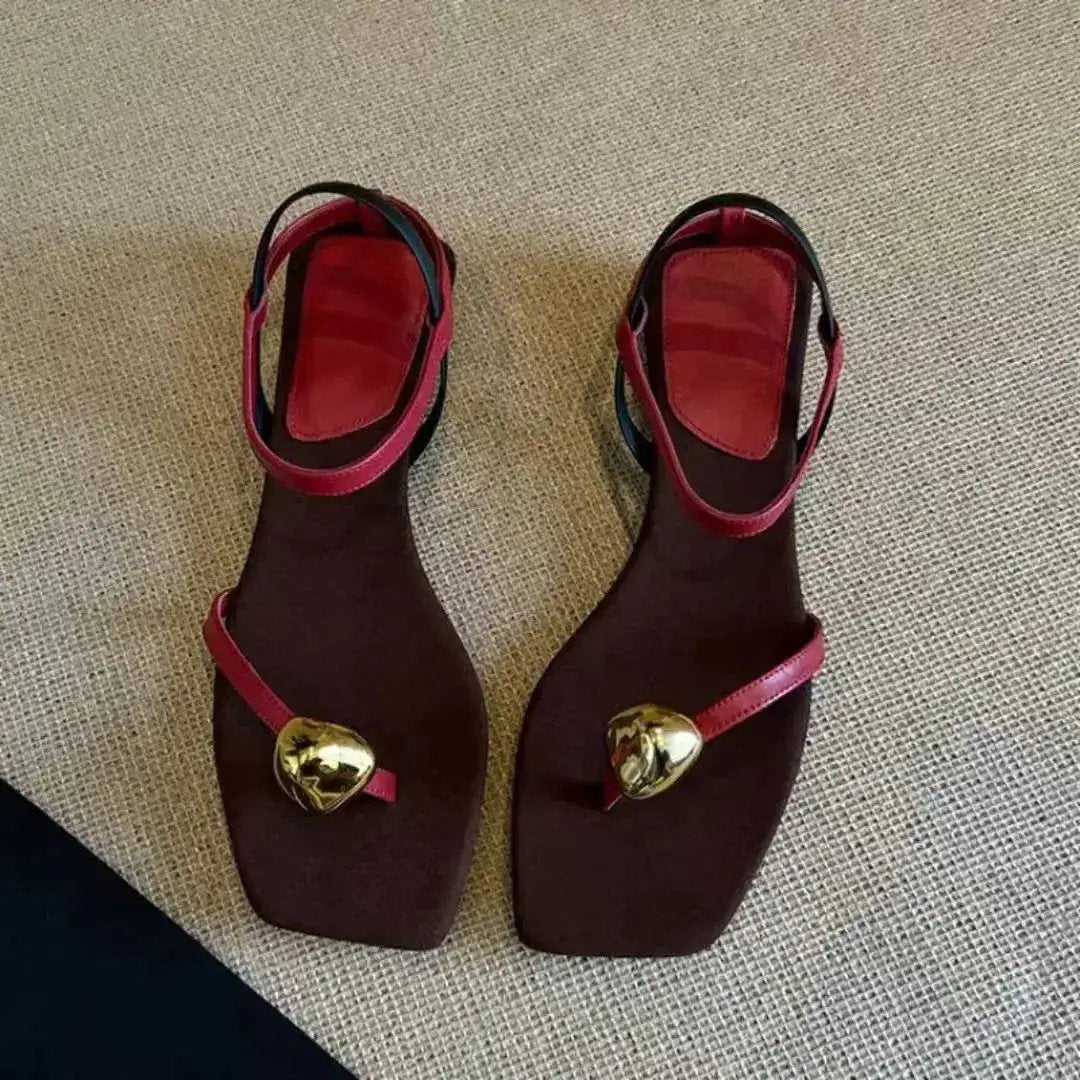 In-Stock Retro Square-Toe Flat Sandals with a Single Strap, New for Summer 2025, Versatile, Comfortable, Thong-Style, Metal, Niche Women&