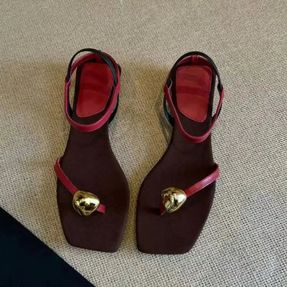 In-Stock Retro Square-Toe Flat Sandals with a Single Strap, New for Summer 2025, Versatile, Comfortable, Thong-Style, Metal, Niche Women&