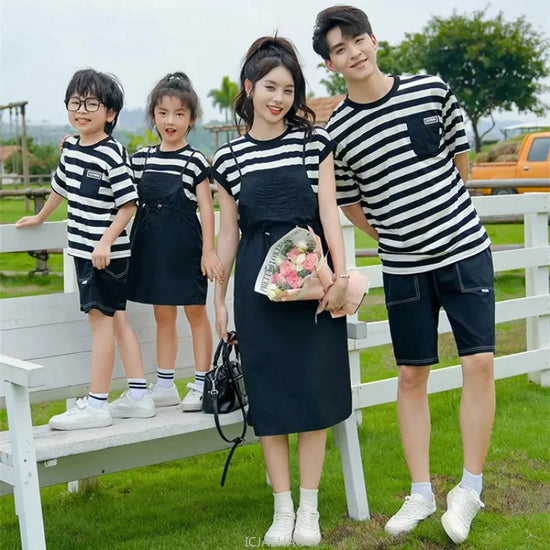Dress 2025 Woman Family Couple Matching Clothes Parent-child Shirt Sibling Brother Sister Outfits Mom Daughter Dress Dad Son T SHOPEZRA L.L.C.