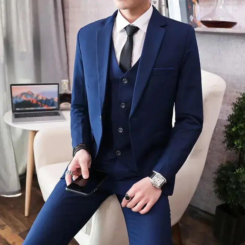 Men's grey British style suit with blazer, vest, and pants, suitable for business, formal, outdoor, or wedding occasions.