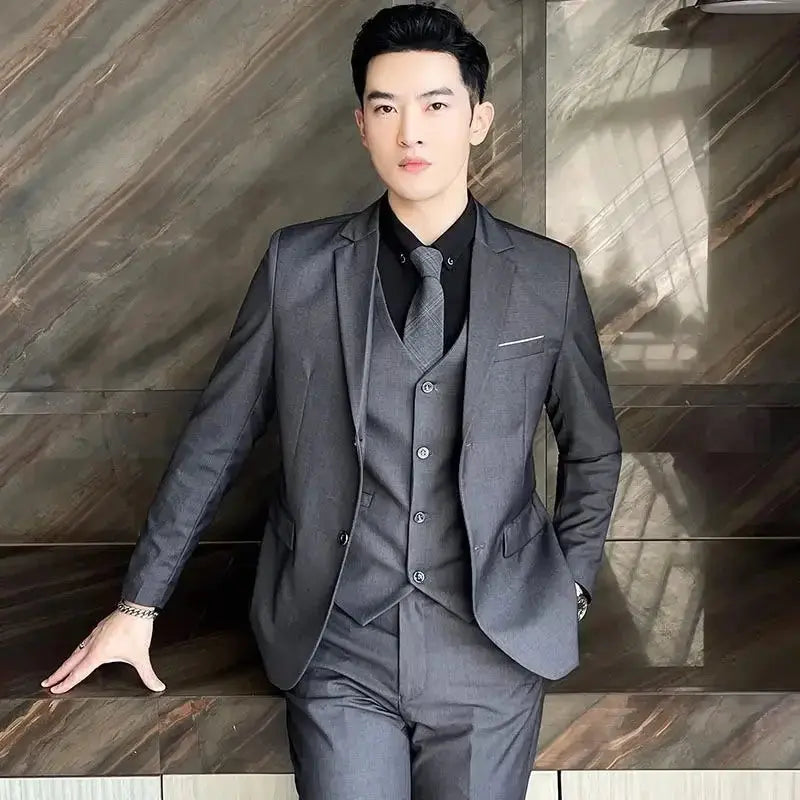 Men's grey British style wedding suit with blazer, vest, and pants, featuring two buttons, casual outdoor and formal business look.