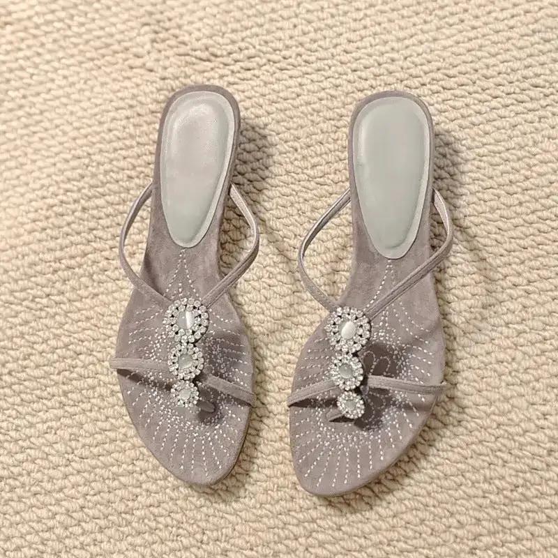 Unique Designer Retro-Style Flip-Flops for Women, 2026 Summer New Model, Outdoor Vacation Kitten Heel Rhinestone Thong Sandals by Dropshipman