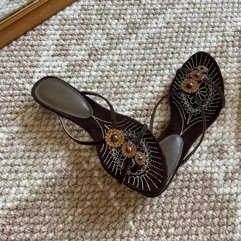 Unique Designer Retro-Style Flip-Flops for Women, 2026 Summer New Model, Outdoor Vacation Kitten Heel Rhinestone Thong Sandals by Dropshipman