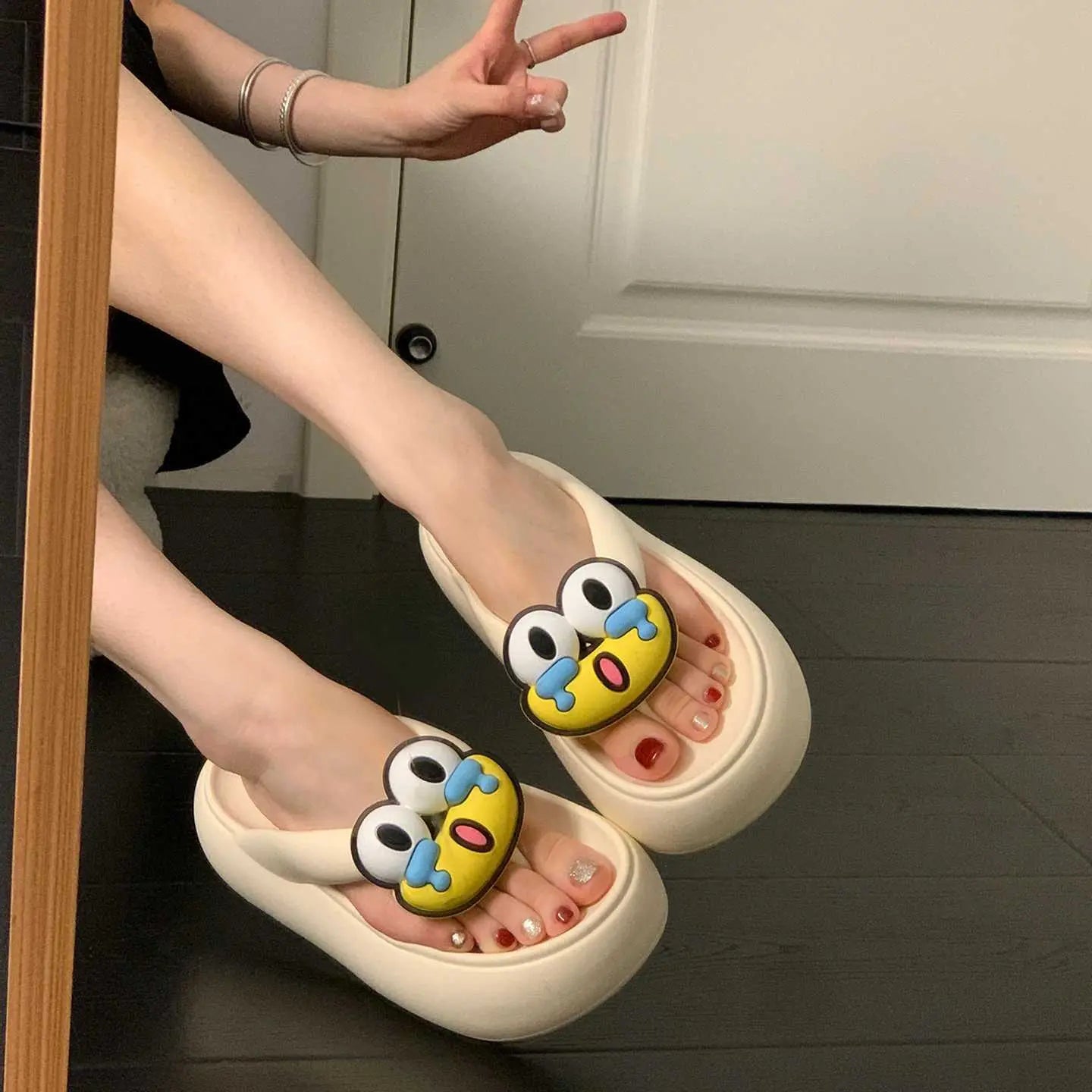 Pink cartoon cute flip-flops for women with thick non-slip soles, featuring fun cartoon accessories, perfect for summer outdoor wear.