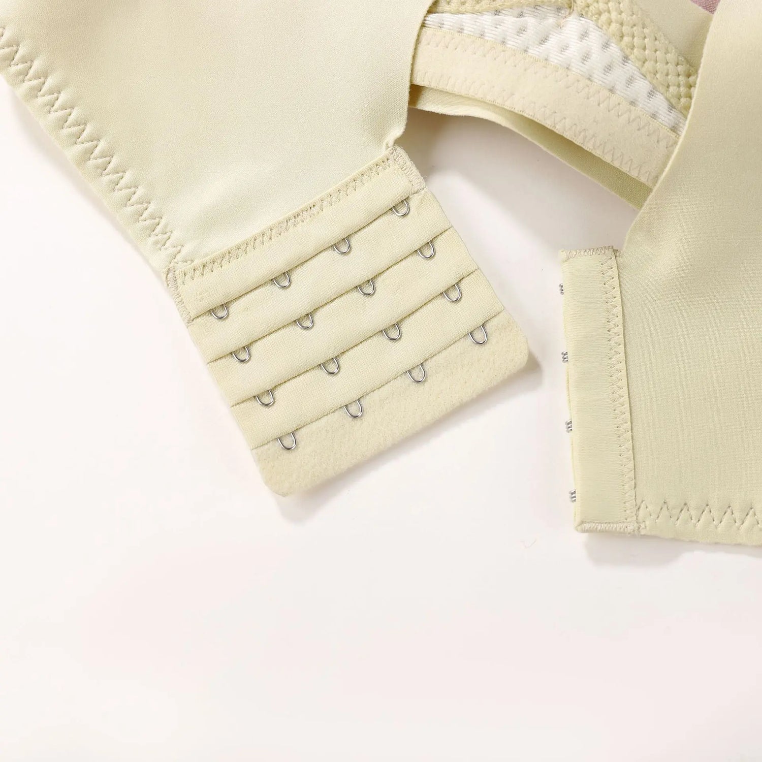 Thin Upper and Thick Lower Non-magnetic New Style Comfortable Underwear without Steel Rings for Women Gathering and Tucking Paramilis Skin-friendly Breathable Adjustable Bra SHOPEZRA L.L.C.
