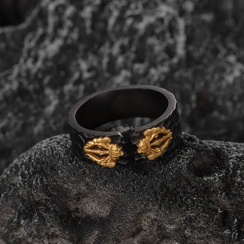 Vintage adjustable ring for women, featuring geometric design and gold accents on a black alloy base.